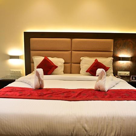 Hotel Golden Riviera Mysore Eksteriør billede