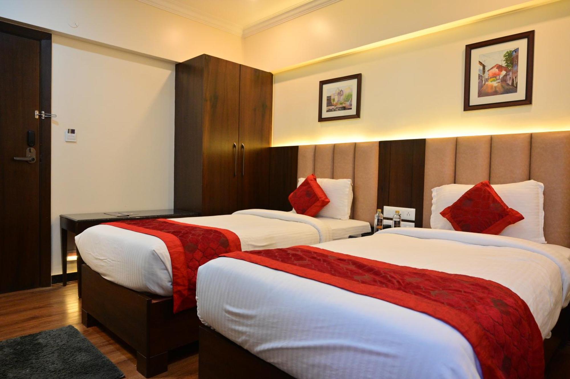 Hotel Golden Riviera Mysore Eksteriør billede