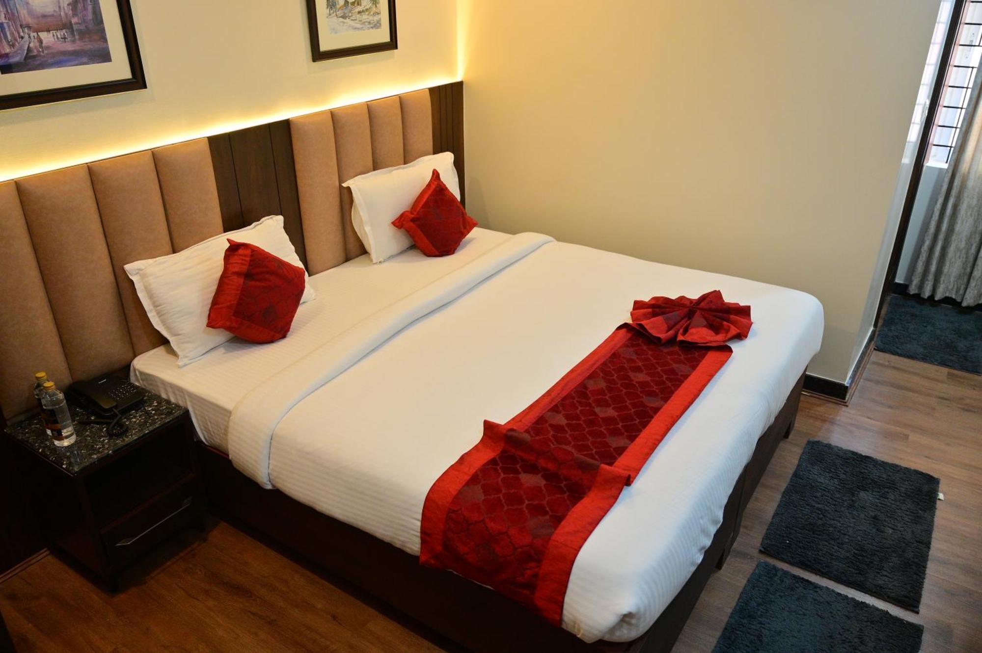 Hotel Golden Riviera Mysore Eksteriør billede