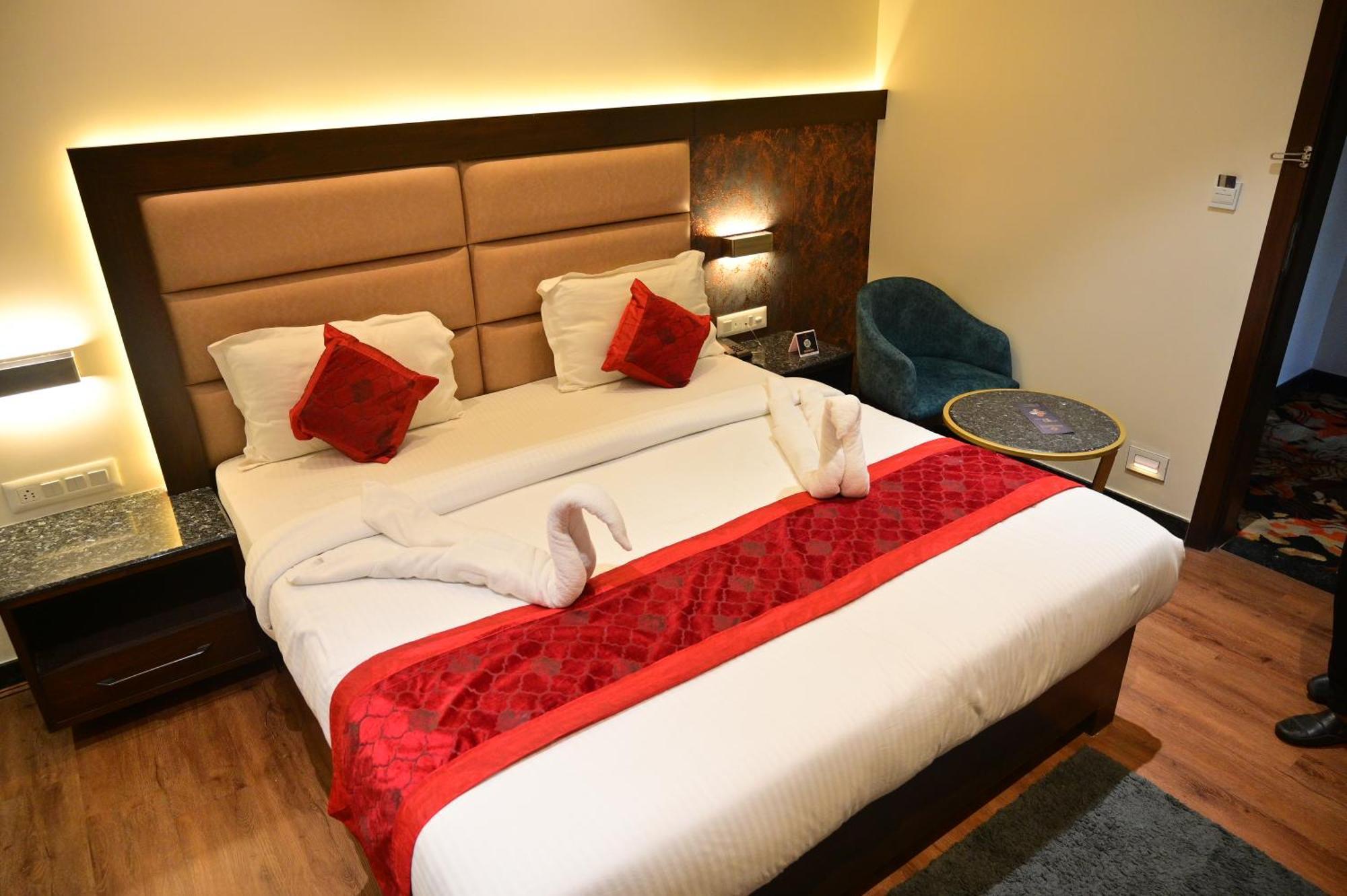 Hotel Golden Riviera Mysore Eksteriør billede