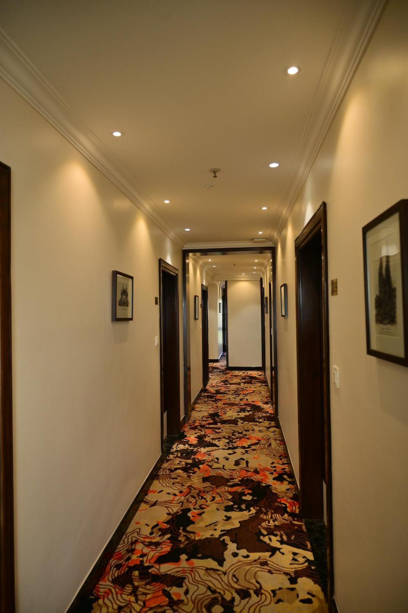 Hotel Golden Riviera Mysore Eksteriør billede