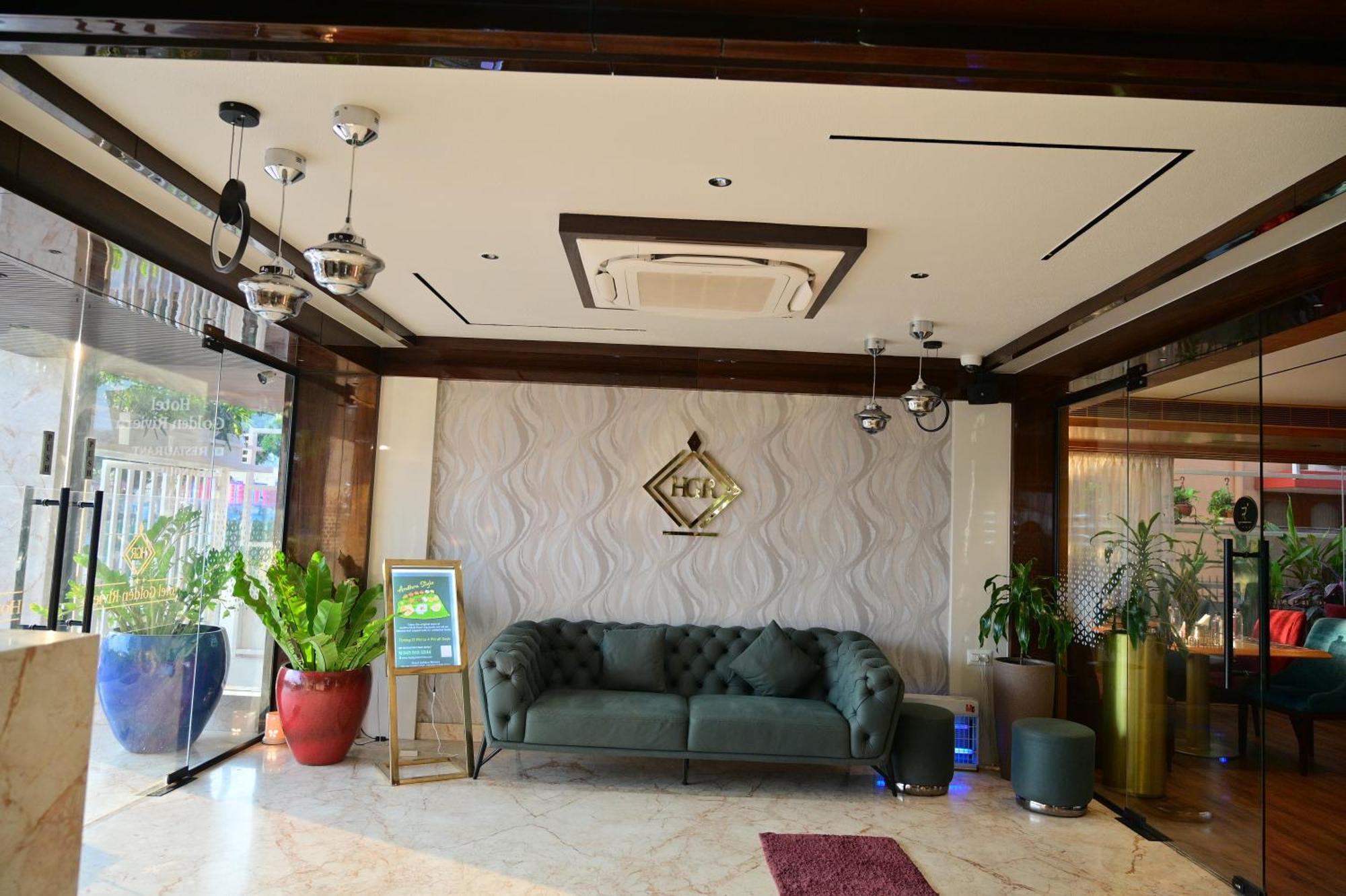 Hotel Golden Riviera Mysore Eksteriør billede