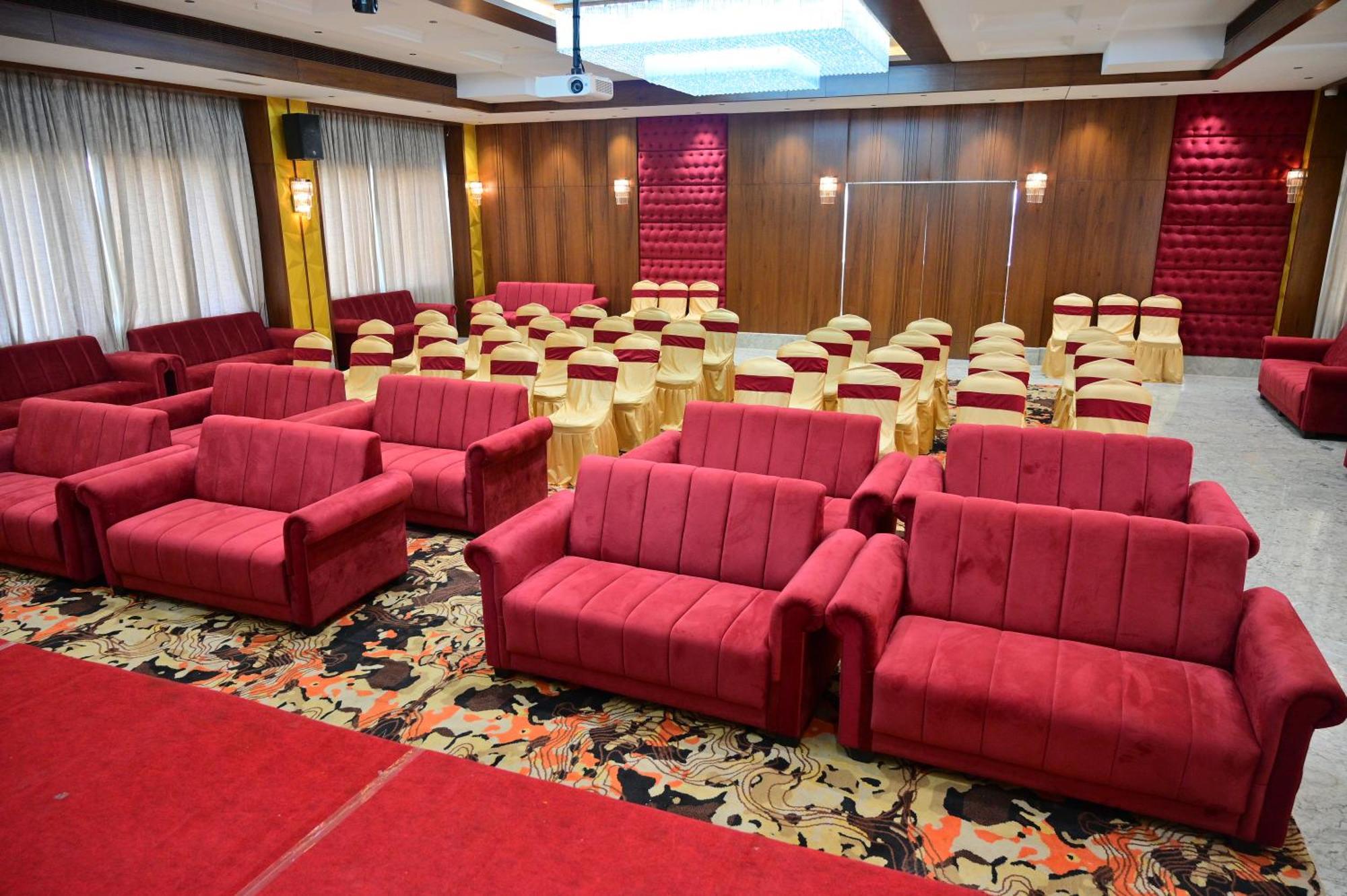 Hotel Golden Riviera Mysore Eksteriør billede