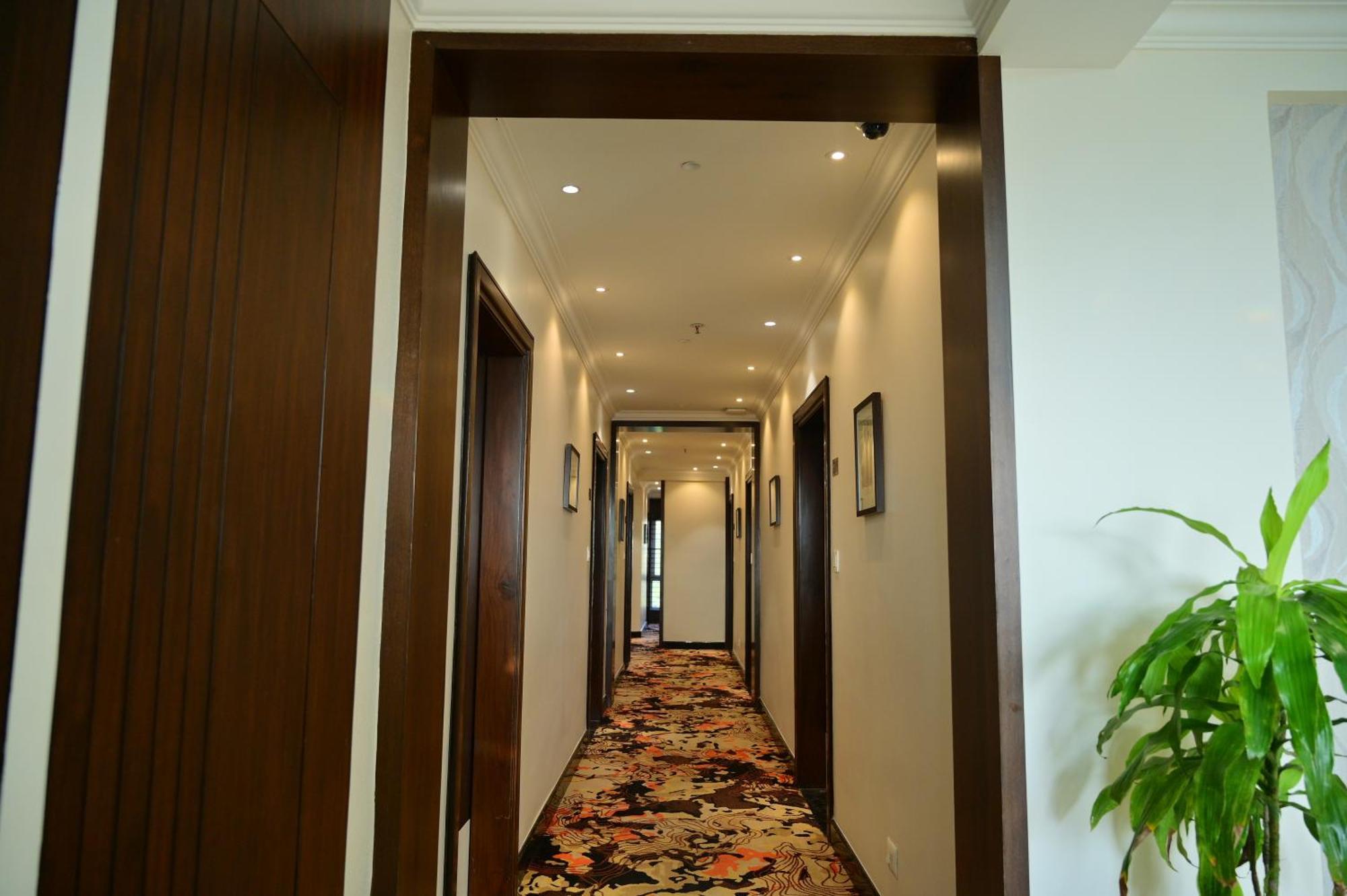 Hotel Golden Riviera Mysore Eksteriør billede