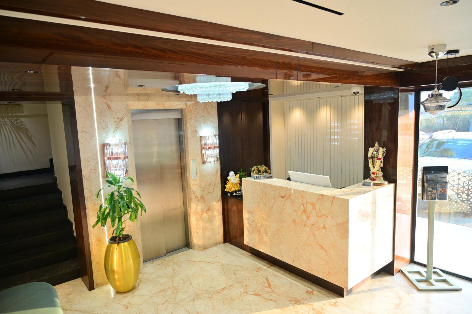 Hotel Golden Riviera Mysore Eksteriør billede