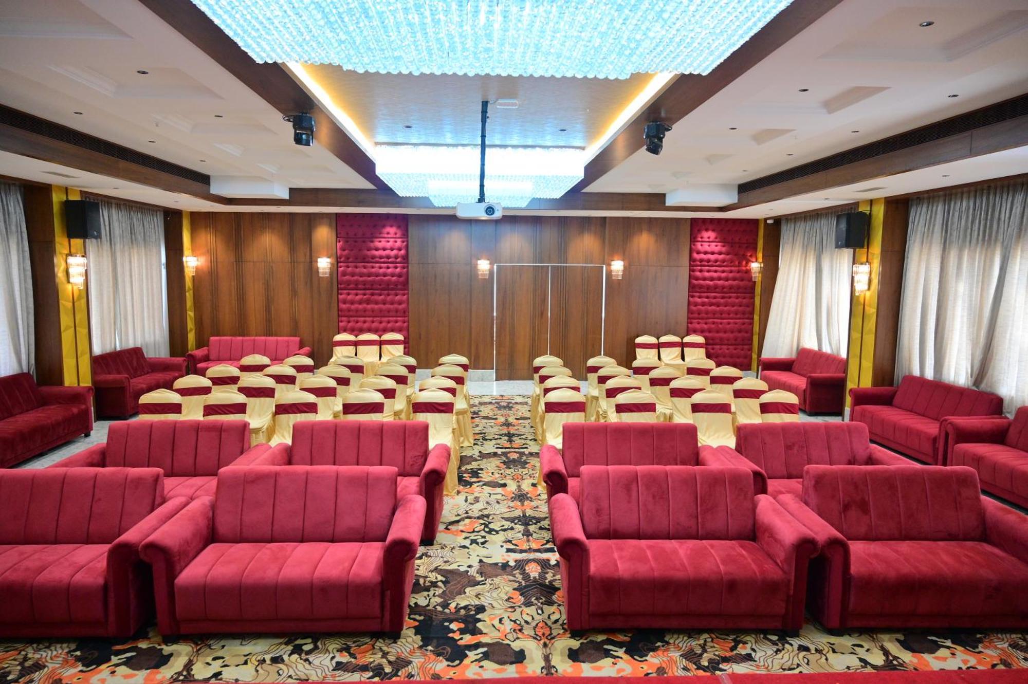 Hotel Golden Riviera Mysore Eksteriør billede